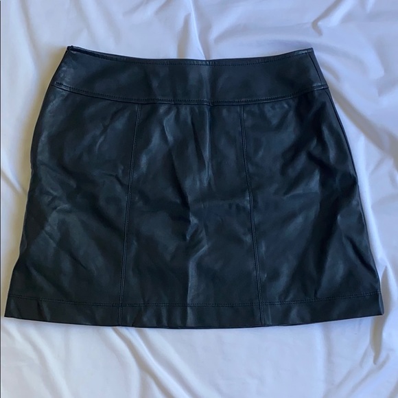 UNIQLO leather skirt - Picture 1 of 3